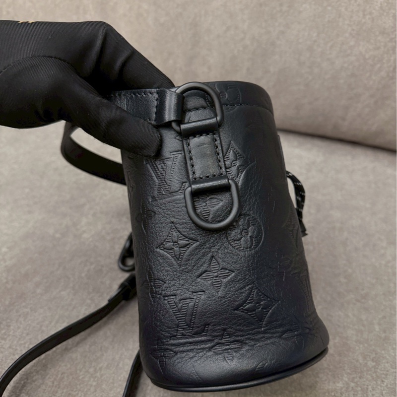 LV黑壓紋小水桶包-1