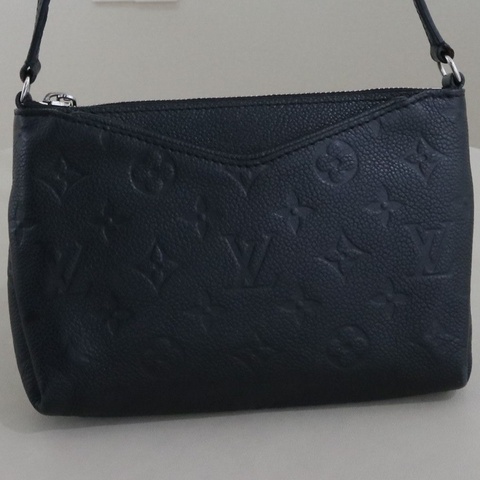 LouisVuitton小號pallas挎包 經典黑色老花牛皮壓紋，尺寸20*13.5，配件無