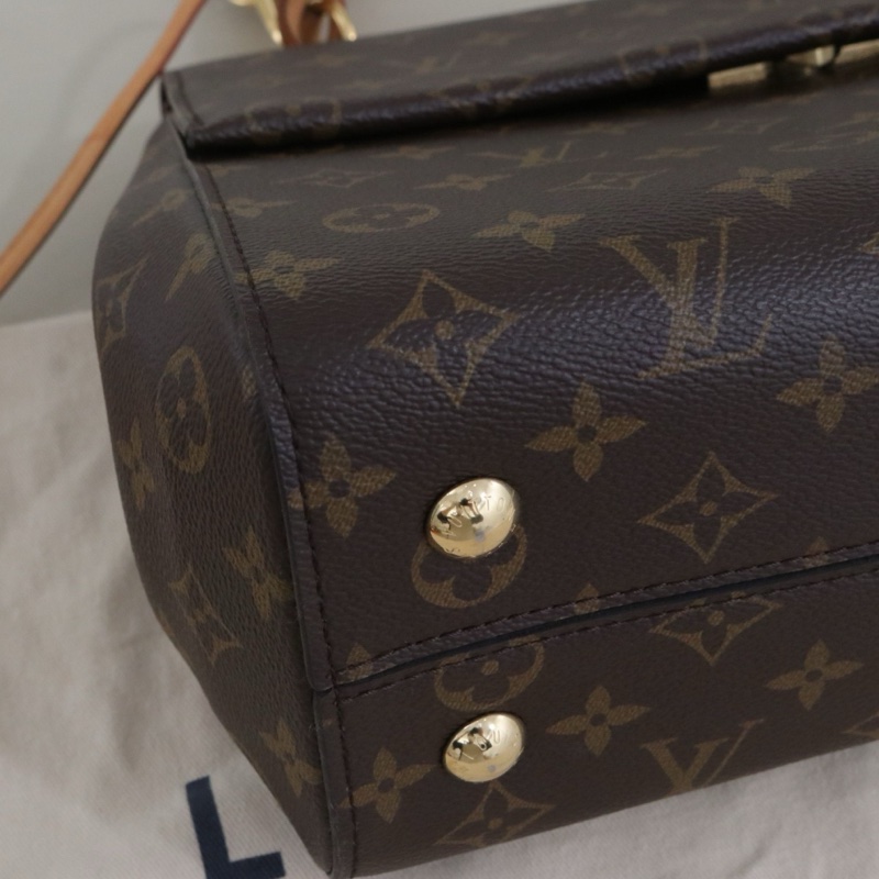Louis Vuitton Cluny 中號，僅輕微使用，一處輕微吸色如圖， 尺寸32*24*12.5，配件防塵袋。-3