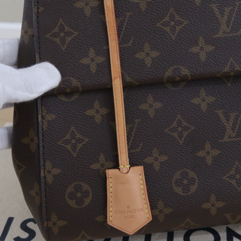 Louis Vuitton Cluny 中號，僅輕微使用，一處輕微吸色如圖， 尺寸32*24*12.5，配件防塵袋。-4