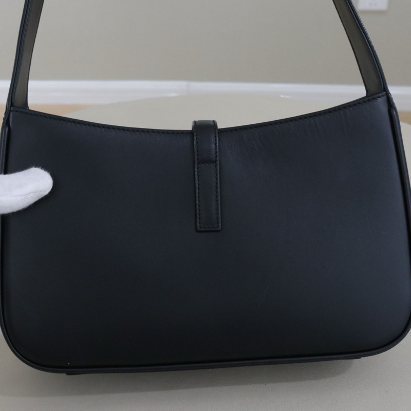 YSL LE5A7 hobo腋下包中號尺寸25*15*6，配件無-1