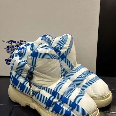 💎Han's house精品服飾💎BURBERRY 格紋 雪靴 靴子  現貨 43.5原價34100