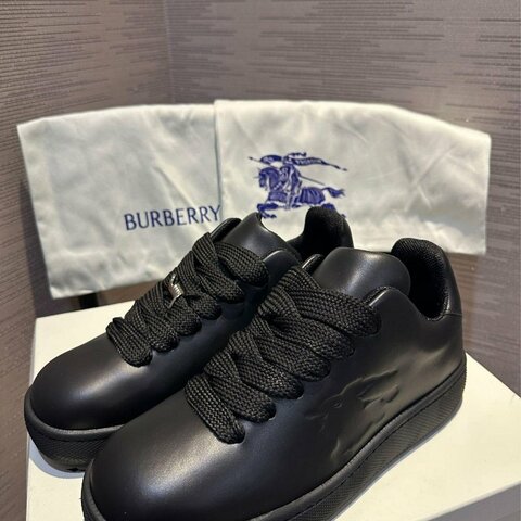 💎Han's house精品服飾💎Burberry Box 戰馬 騎士 小牛皮 鞋 現貨43 原價27500