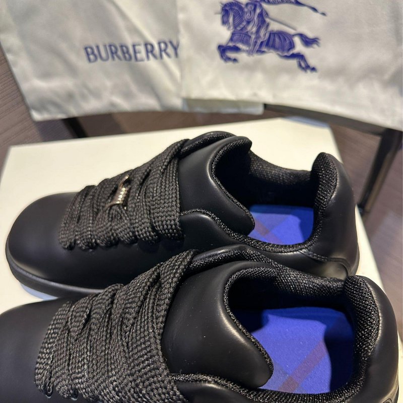 💎Han's house精品服飾💎Burberry Box 戰馬 騎士 小牛皮 鞋 現貨43 原價27500-3