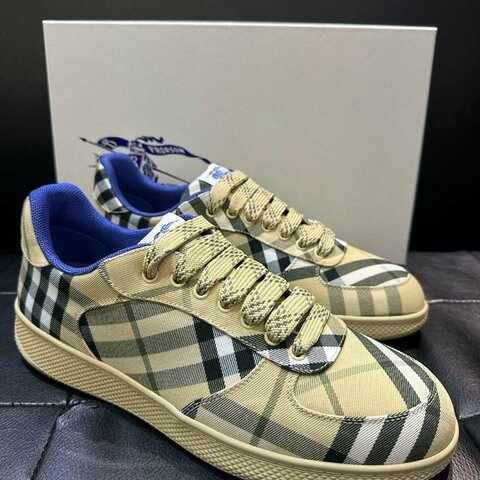 💎Han's house精品服飾💎BURBERRY 格紋鞋  原價23300