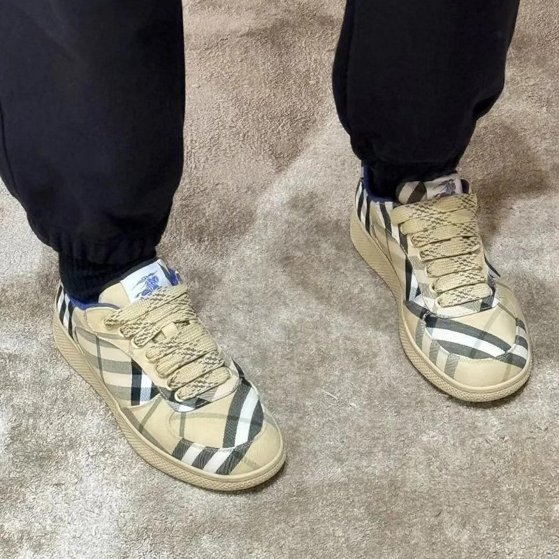 💎Han's house精品服飾💎BURBERRY 格紋鞋 原價23300-1