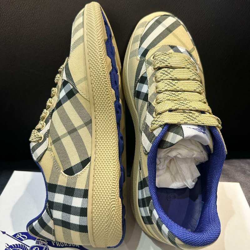 💎Han's house精品服飾💎BURBERRY 格紋鞋 原價23300-3