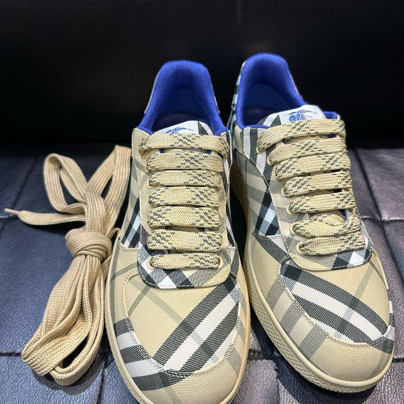 💎Han's house精品服飾💎BURBERRY 格紋鞋 原價23300-6