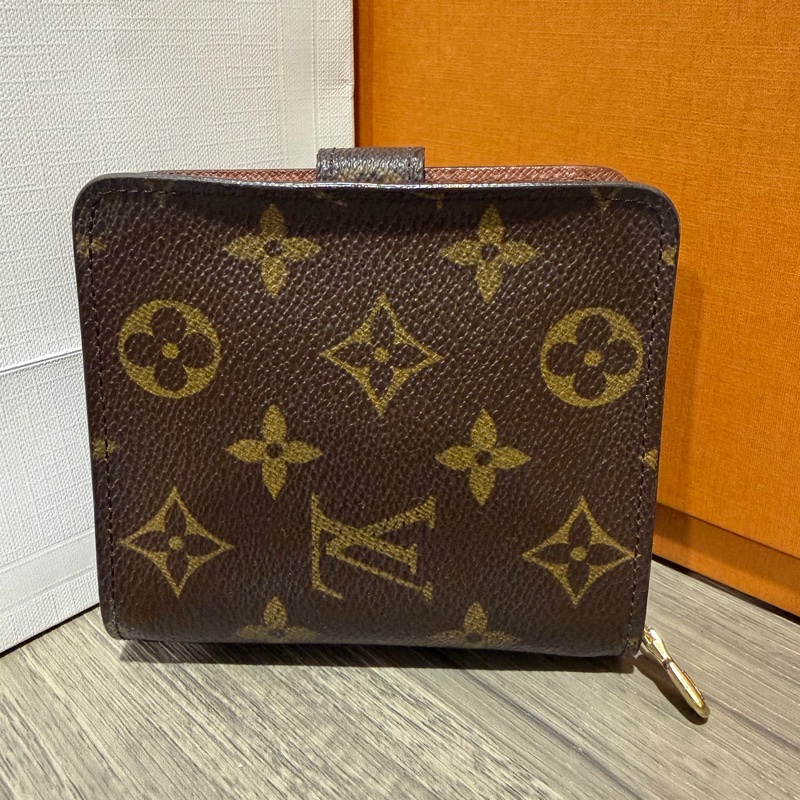 Lv 絕版扣式短夾-1