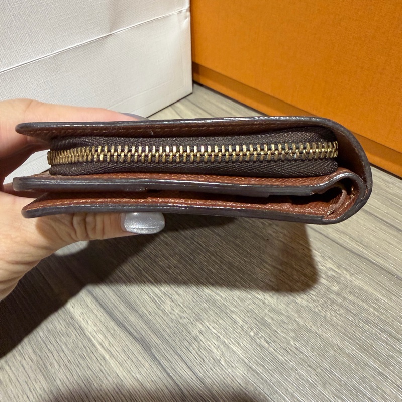 Lv 絕版扣式短夾-5