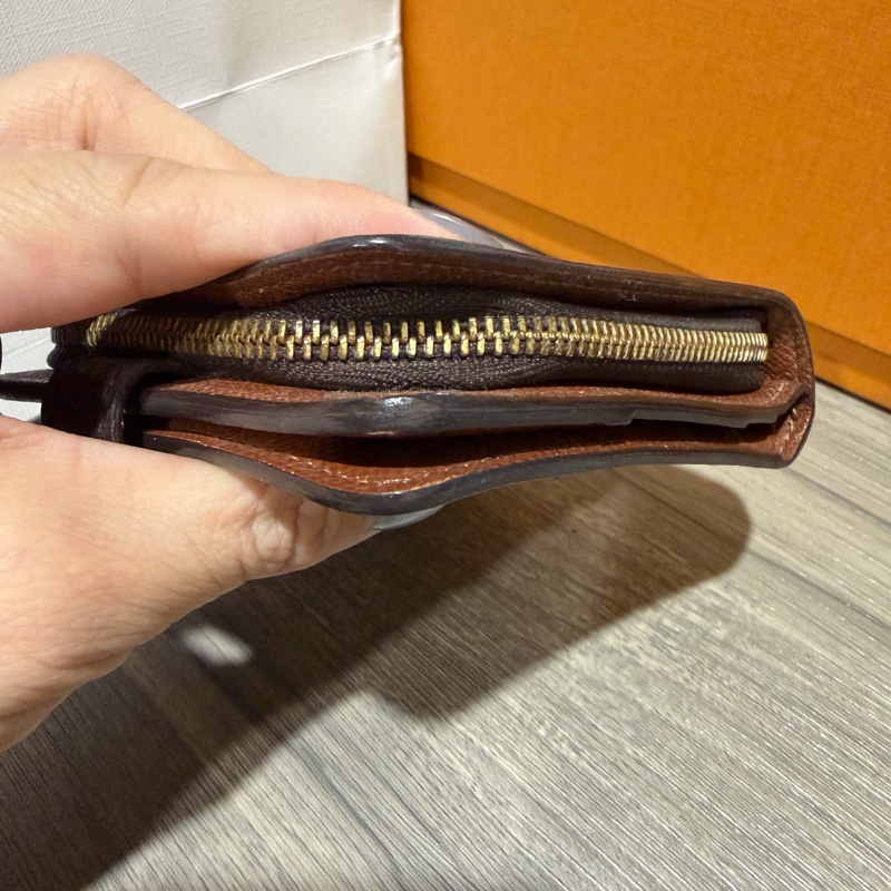 Lv 絕版扣式短夾-7