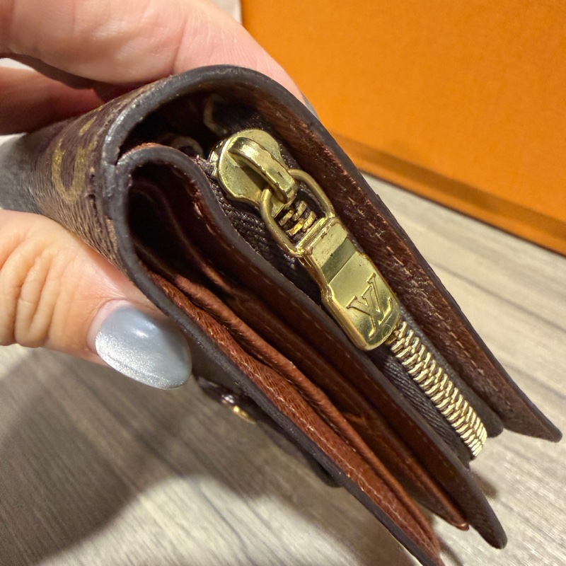 Lv 絕版扣式短夾-11