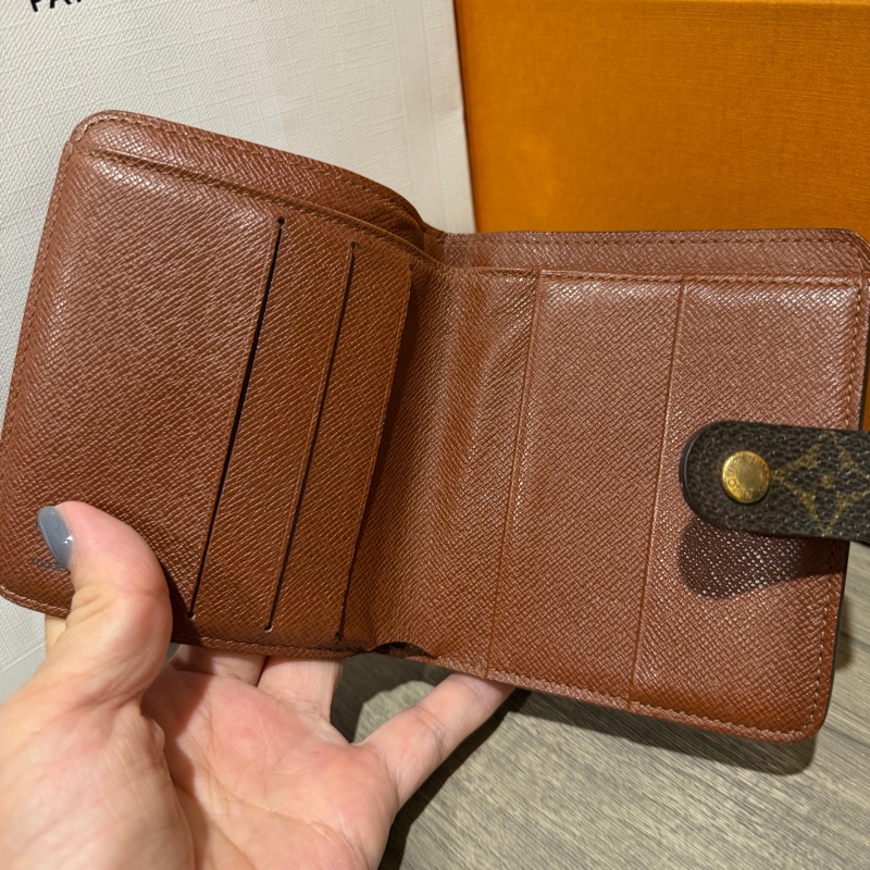 Lv 絕版扣式短夾-12