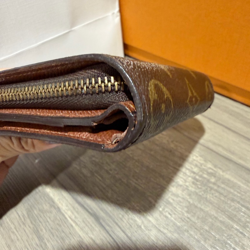 Lv 絕版扣式短夾-16