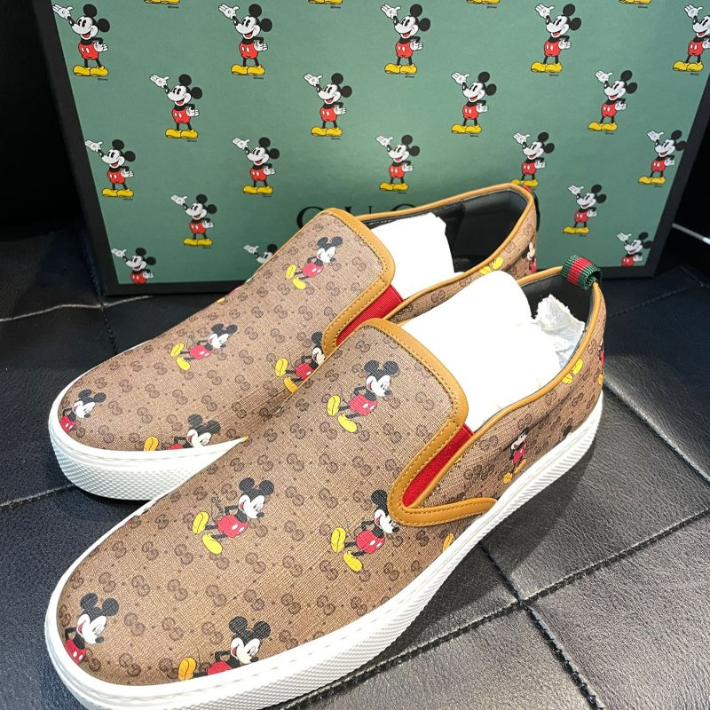 💎Han's house精品服飾💎GUCCI 古馳 滿版 LOGO 懶人鞋 義大利製 現貨 UK 8-0