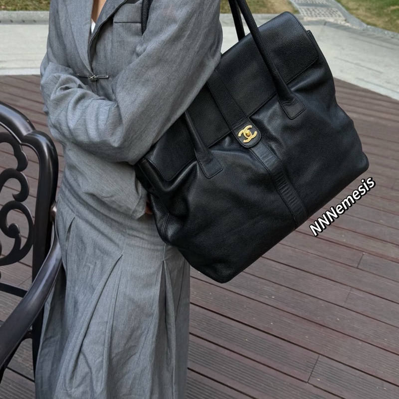 ✨Chanel 黑金魚子醬 tote xxl機場包 很時髦的大包🖤-1