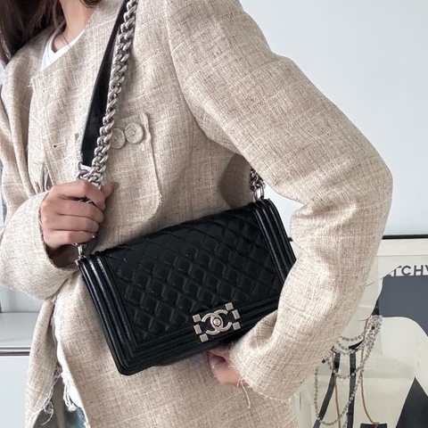 ✨Chanel 超少見 亮面油蠟皮Leboy中號 有保卡🖤