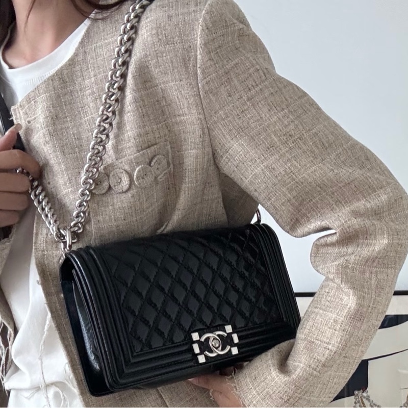 ✨Chanel 超少見 亮面油蠟皮Leboy中號 有保卡🖤-1