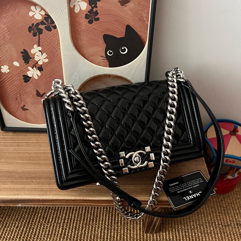 ✨Chanel 超少見 亮面油蠟皮Leboy中號 有保卡🖤-4