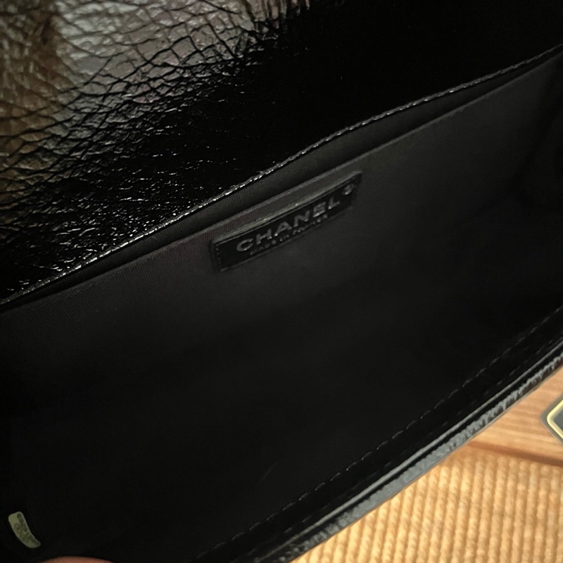 ✨Chanel 超少見 亮面油蠟皮Leboy中號 有保卡🖤-7