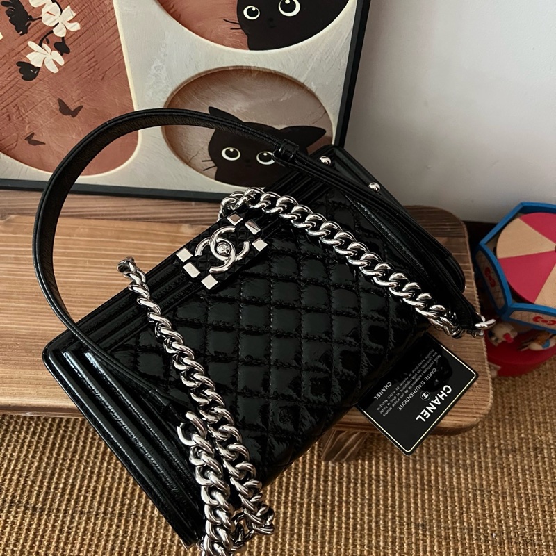 ✨Chanel 超少見 亮面油蠟皮Leboy中號 有保卡🖤-8