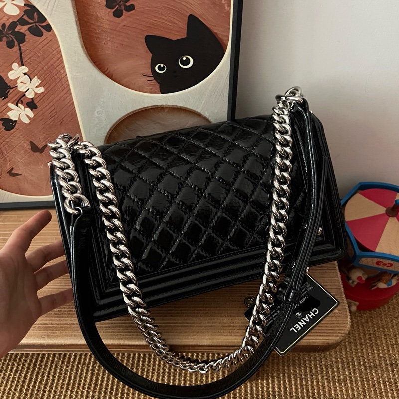 ✨Chanel 超少見 亮面油蠟皮Leboy中號 有保卡🖤-9