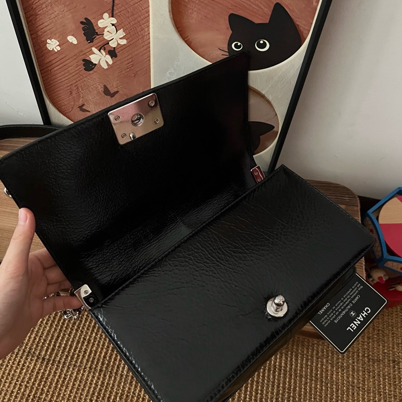 ✨Chanel 超少見 亮面油蠟皮Leboy中號 有保卡🖤-11