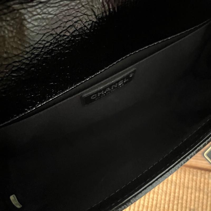 ✨Chanel 超少見 亮面油蠟皮Leboy中號 有保卡🖤-12