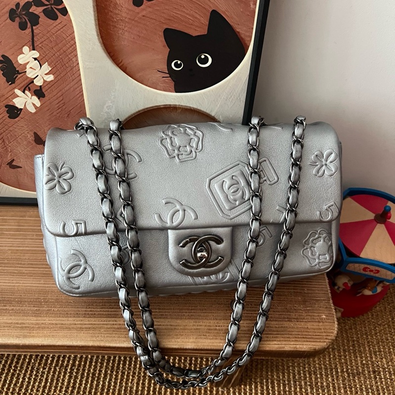 ✨Chanel 太空銀浮雕CF 鏈條可調節 四季百搭🩶-4