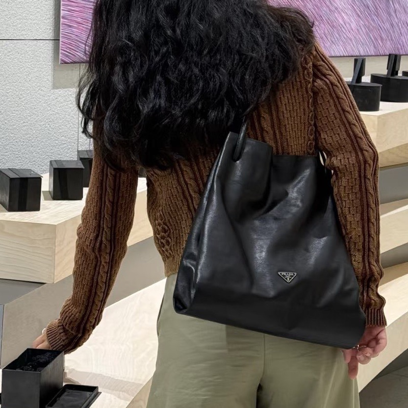 ✨Prada 黑色羊皮垃圾袋 超有個性 超級酷😎-1