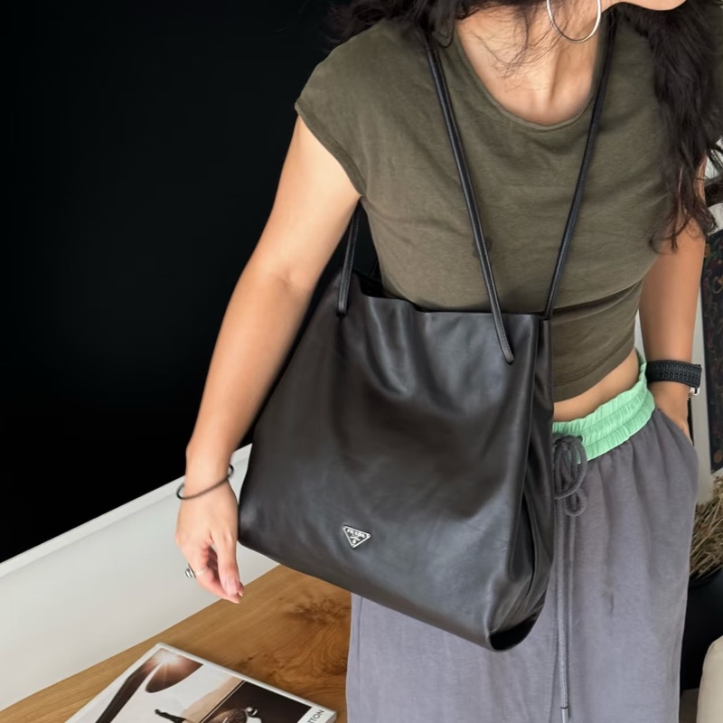 ✨Prada 黑色羊皮垃圾袋 超有個性 超級酷😎-2