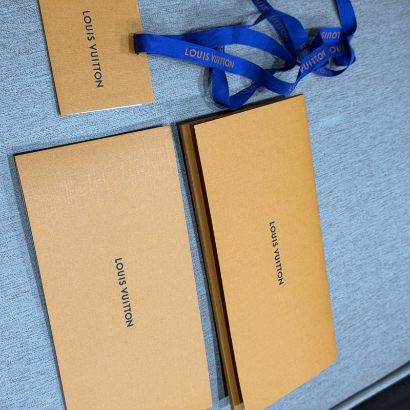 LOUIS VUITTON Victorine 錢包-18