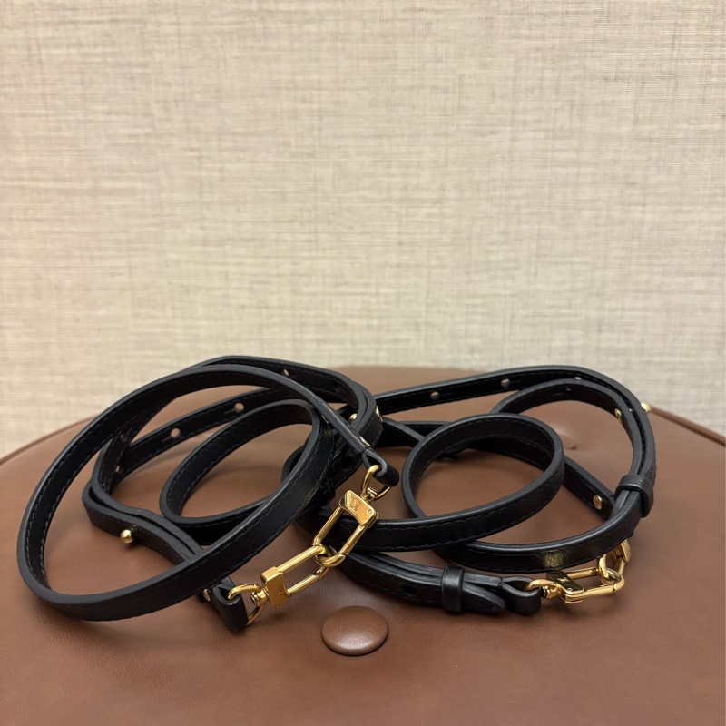 LOUIS VUITTON LV M44873-5