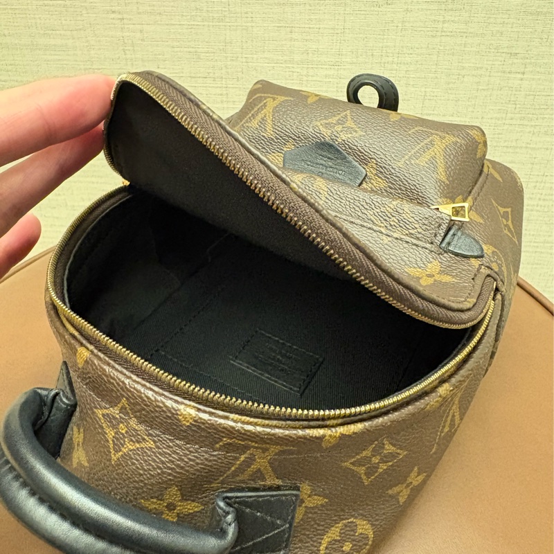 LOUIS VUITTON LV M44873-9