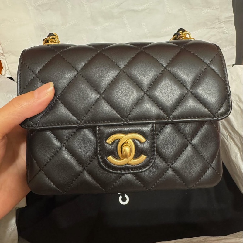 CHANEL 22B 琺瑯鏈條羊皮方胖子 ⛓️-3