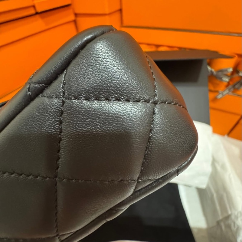 CHANEL 22B 琺瑯鏈條羊皮方胖子 ⛓️-6