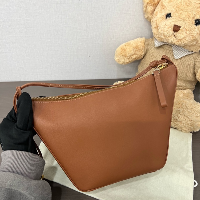 Loewe/羅意威 hobo棕色牛皮手提包 編碼23 16*17-0