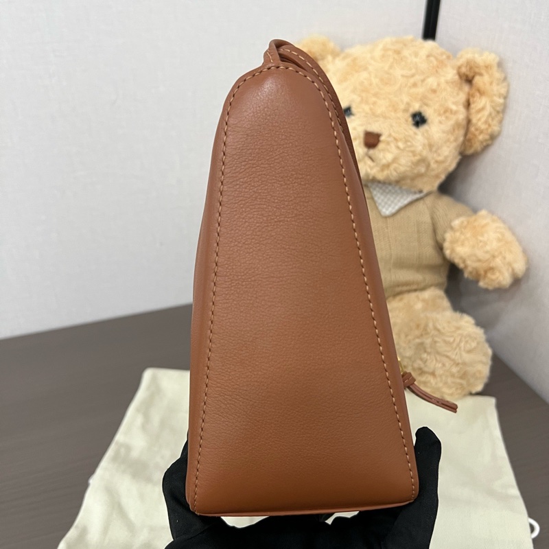 Loewe/羅意威 hobo棕色牛皮手提包 編碼23 16*17-3