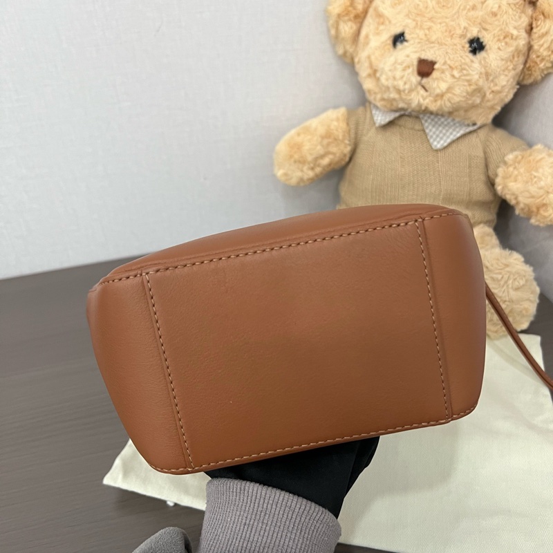 Loewe/羅意威 hobo棕色牛皮手提包 編碼23 16*17-4