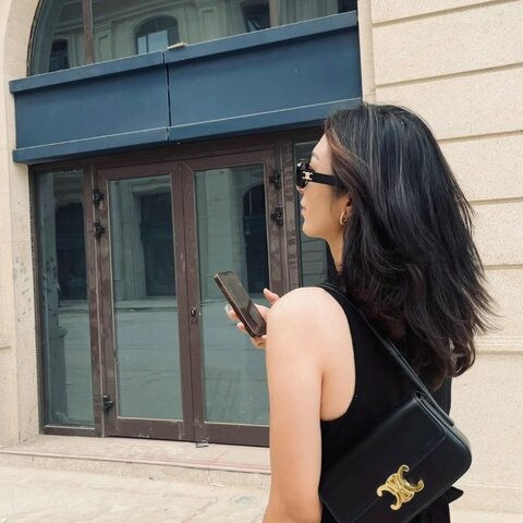 Celine Triomphe 黑金亮面小牛皮腋下包 99新 20.5*11 配件塵袋