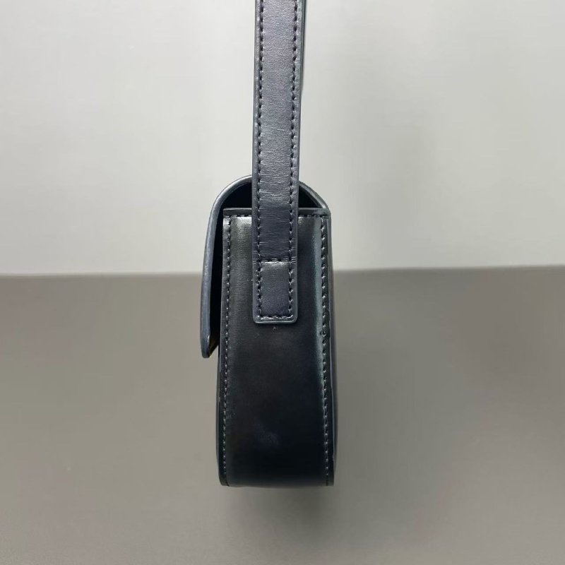 Celine Triomphe 黑金亮面小牛皮腋下包 99新 20.5*11 配件塵袋-6