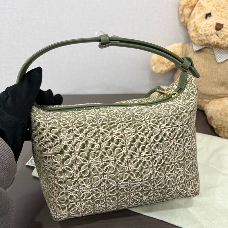 Loewe/羅意威 cubi anagram牛油果綠飯盒包小號 21編碼 20*15-0