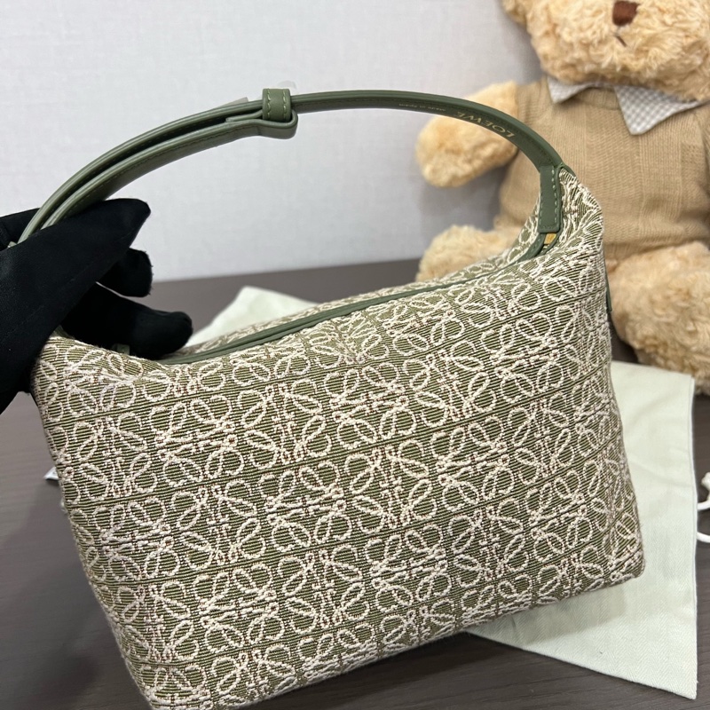 Loewe/羅意威 cubi anagram牛油果綠飯盒包小號 21編碼 20*15-1