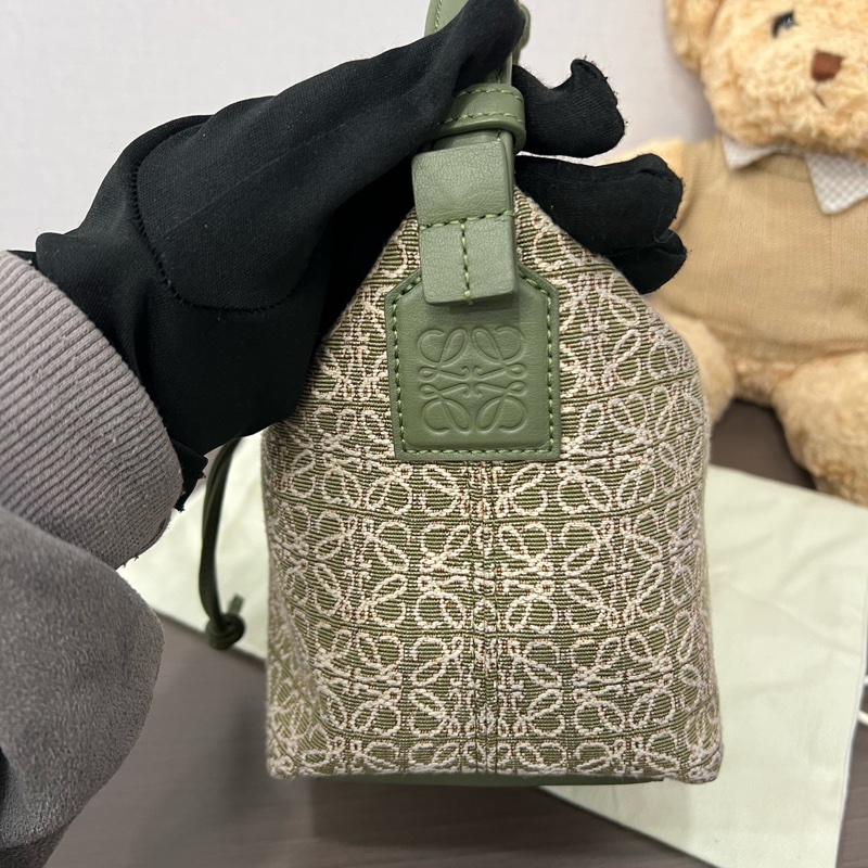 Loewe/羅意威 cubi anagram牛油果綠飯盒包小號 21編碼 20*15-2