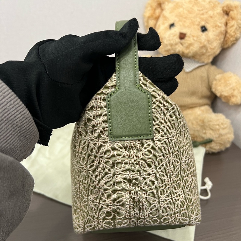 Loewe/羅意威 cubi anagram牛油果綠飯盒包小號 21編碼 20*15-3
