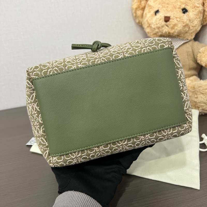 Loewe/羅意威 cubi anagram牛油果綠飯盒包小號 21編碼 20*15-4