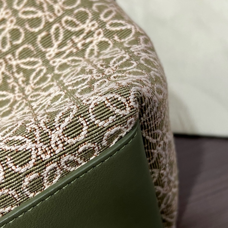 Loewe/羅意威 cubi anagram牛油果綠飯盒包小號 21編碼 20*15-7