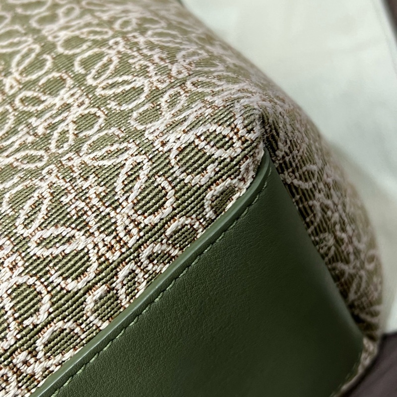 Loewe/羅意威 cubi anagram牛油果綠飯盒包小號 21編碼 20*15-9