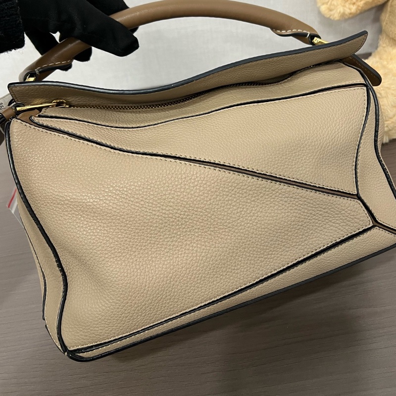 Loewe/羅意威 沙色小號puzzle幾何包 19編碼 底長24。-1