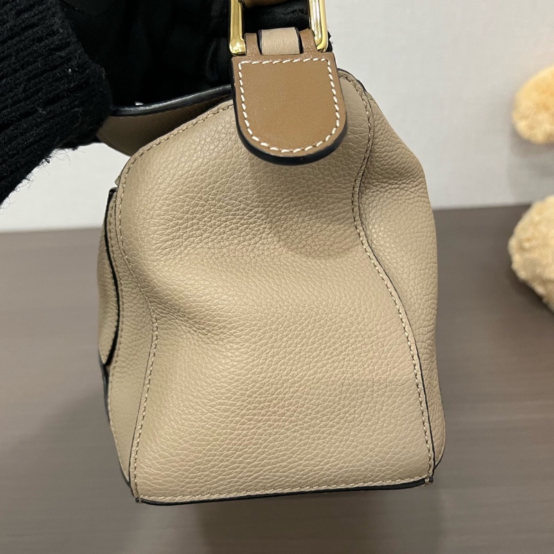 Loewe/羅意威 沙色小號puzzle幾何包 19編碼 底長24。-4